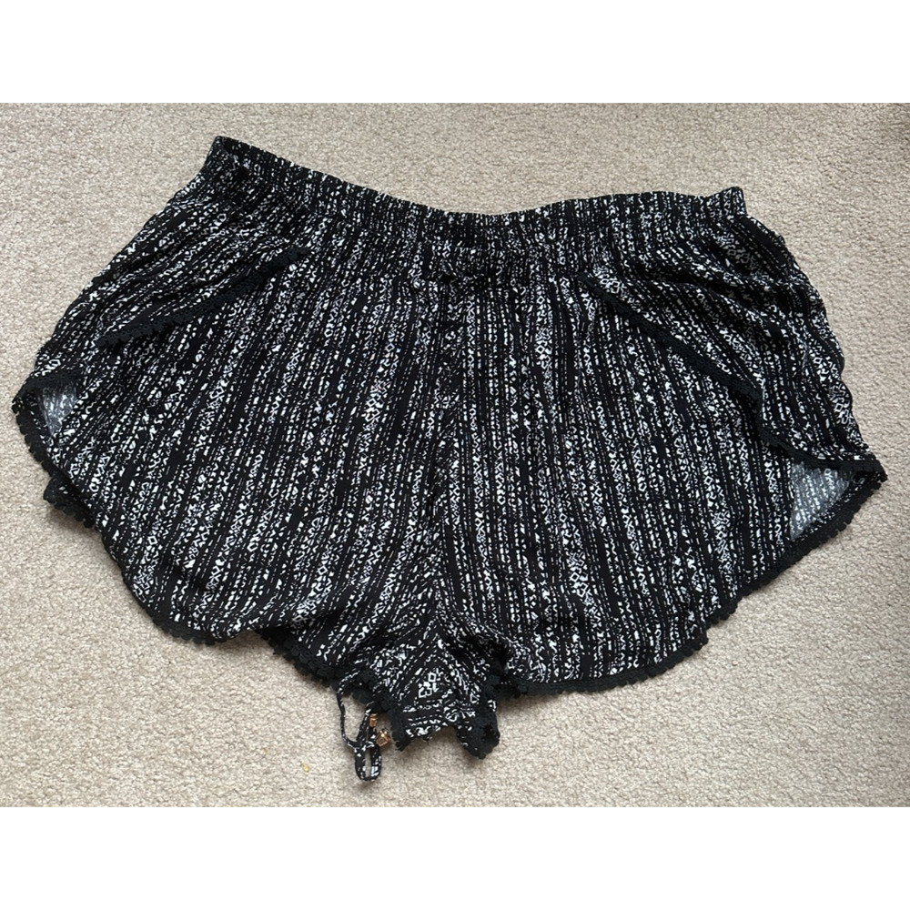 ✨2/$20 NWT City Chic Scoop Print Shorts Black Wht XL Women's Plus Size 22 Beachy - Picture 11 of 15